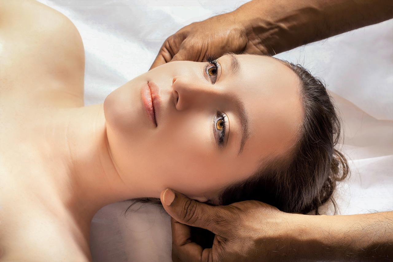 What is Ayurvedic Head Massage & its Benefits