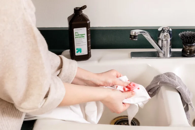 EASY STEPS ON HOW TO GET BLOOD OUT OF SHEETS