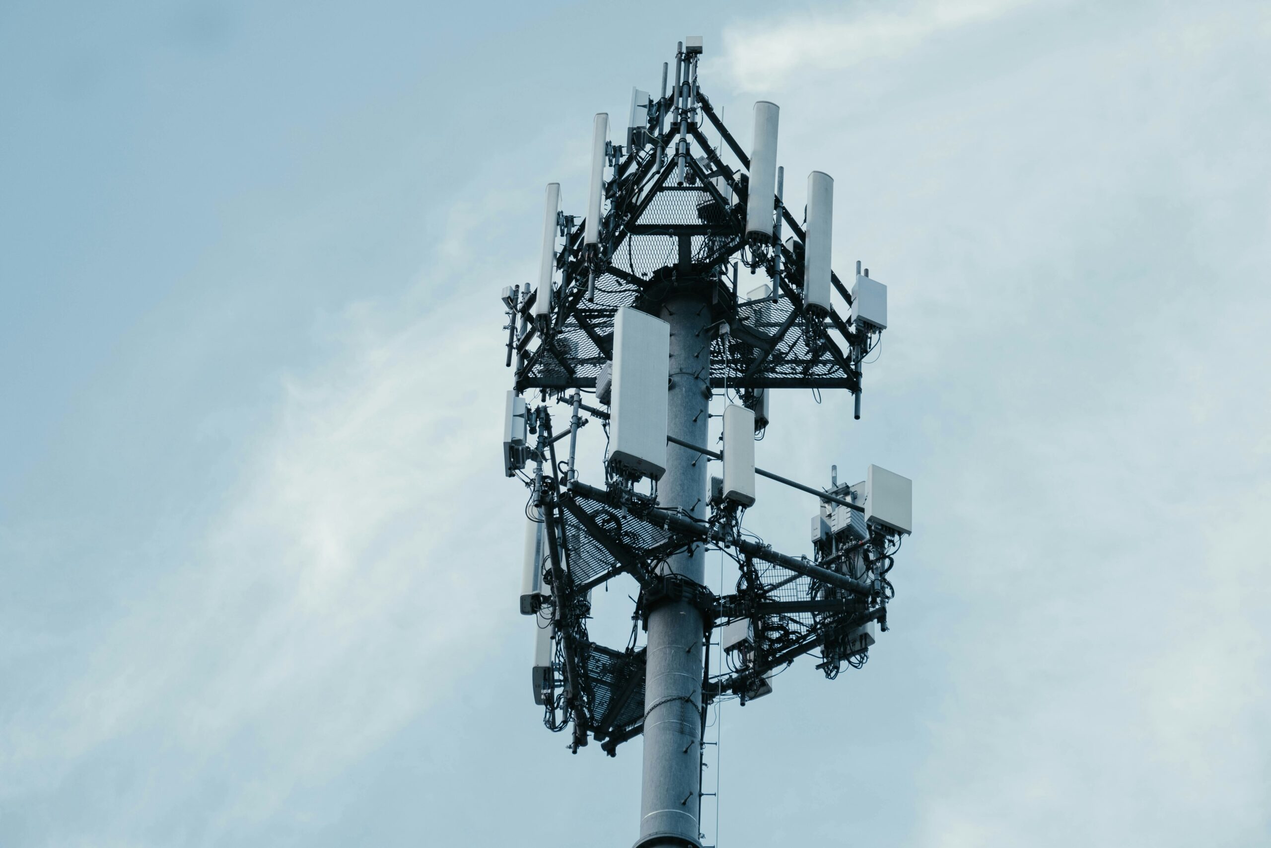 5G standalone networks vs non-standalone architecture performance differences